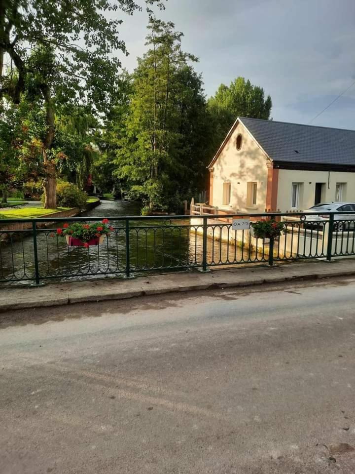 Villa Au Clair Matin Sur L'Yeres Sept-Meules Exterior foto